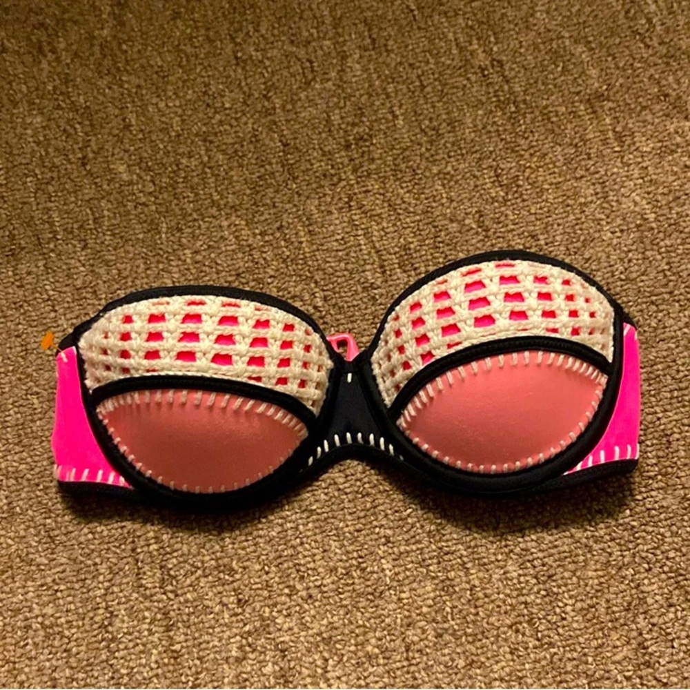 VICTORIA'S SECRET 32C COLORBLOCK CROCHET BRA